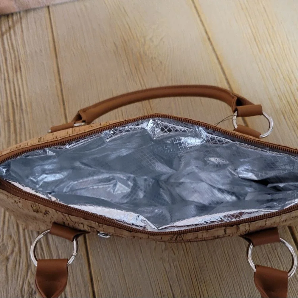 The classic Primeware Insulated Wine Clutch